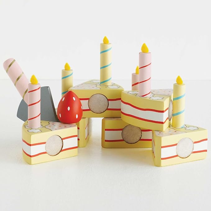Le Toy Van - Honeybake Childrens Wooden Vanilla Birthday Cake Play Food Pretend Toy | Perfect For Pretend Role Play | Birthday Cake Play Kitchen Role Play Toy (TV273)
