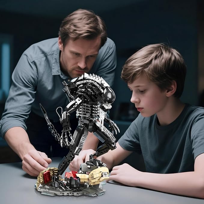 HIGH GODO Alien Mech Xenomorph Warrior Building Sets for Adult, Horror Action Figure Toy with Base,Gifts for Boys Aged 8-14, Perfect for Birthdays Christmases Halloweens, 882 Pieces