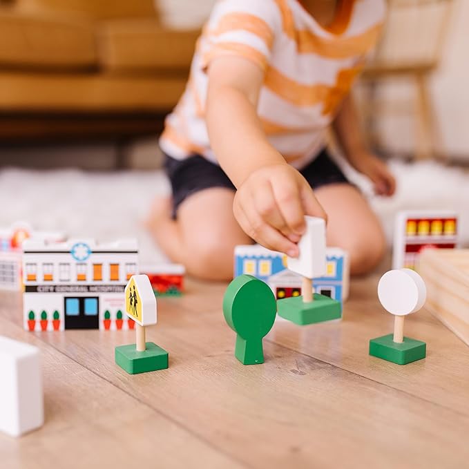 Melissa & Doug Wooden Town Play Set with Storage Tray (32 pcs) Pretend Play Wooden Town Set for Kids with Storage