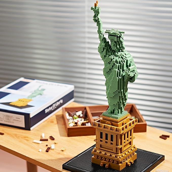 Exquisite Big Architecture Lady Liberty Statue Micro Building Blocks Set - 2810 PCS | Challenging Engaging | Highly Detailed Replica | Suitable for Adults | Great Gift