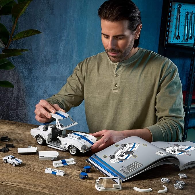 Hot Wheels Elite Series Building Set, Corvette Grand Sport with 918 Pieces, Realistic Details and Custom Decals, Adult Collectors and Kids Ages 10+